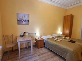 Гостиница Большой 45 Санкт-Петербург Эконом четырёхместный с удобствами на этаже-2