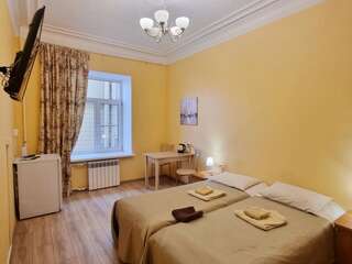 Гостиница Большой 45 Санкт-Петербург Эконом четырёхместный с удобствами на этаже-1